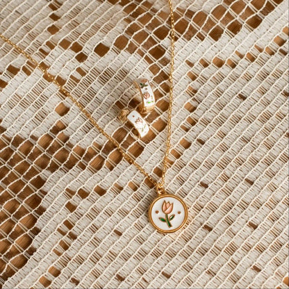 Eloise Tea Cup Necklace